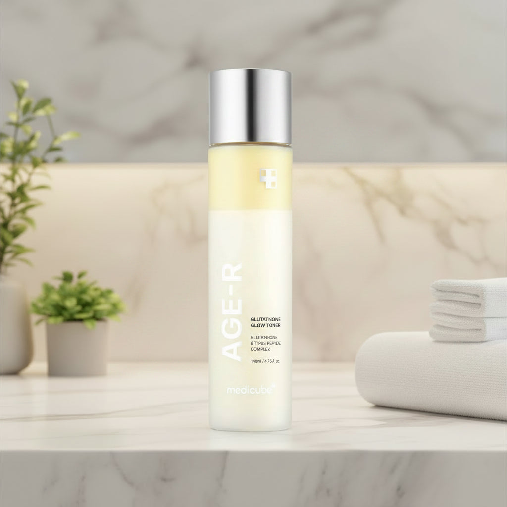 L'Acier Glutathione Glow Toner bottle with a yellow applicator on a white background